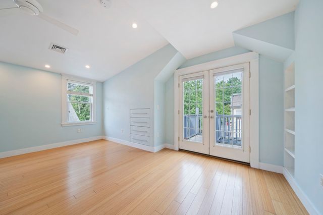 23 Cheverus Rd 3, Boston, MA 02124