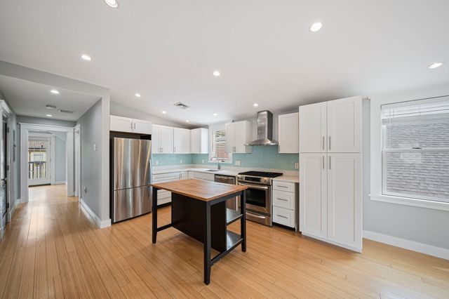23 Cheverus Rd 3, Boston, MA 02124