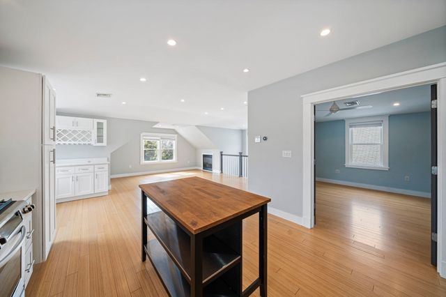 23 Cheverus Rd 3, Boston, MA 02124