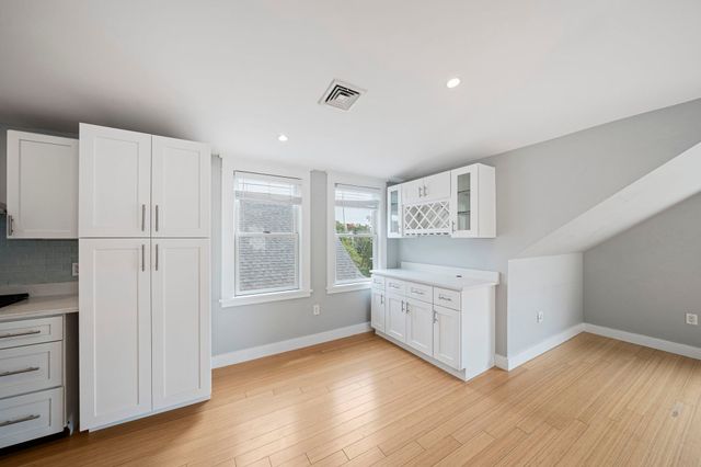 23 Cheverus Rd 3, Boston, MA 02124