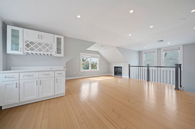 23 Cheverus Rd 3, Boston, MA 02124
