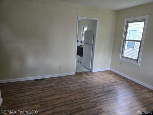 24684 Lehigh Street, Dearborn Heights, MI 48125