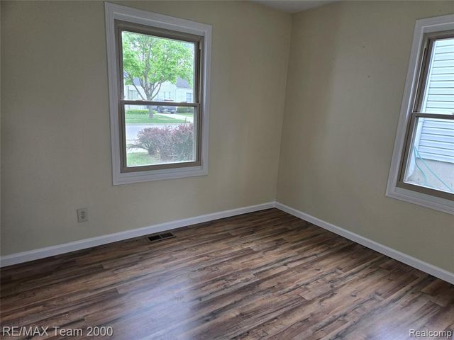 24684 Lehigh Street, Dearborn Heights, MI 48125