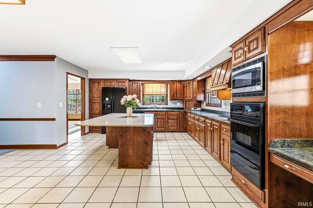 2239 Topswood Lane, South Bend, IN 46614