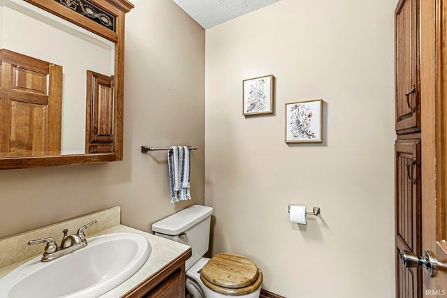 2239 Topswood Lane, South Bend, IN 46614