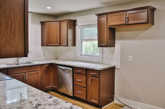 1660 Leatherwood Rd, White Bluff, TN 37187