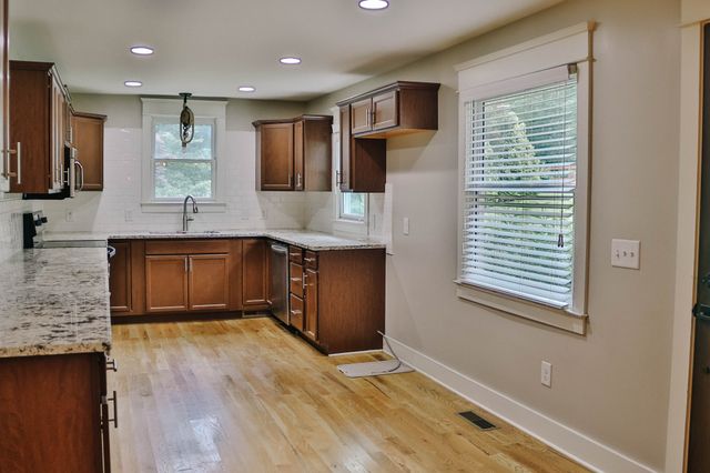 1660 Leatherwood Rd, White Bluff, TN 37187