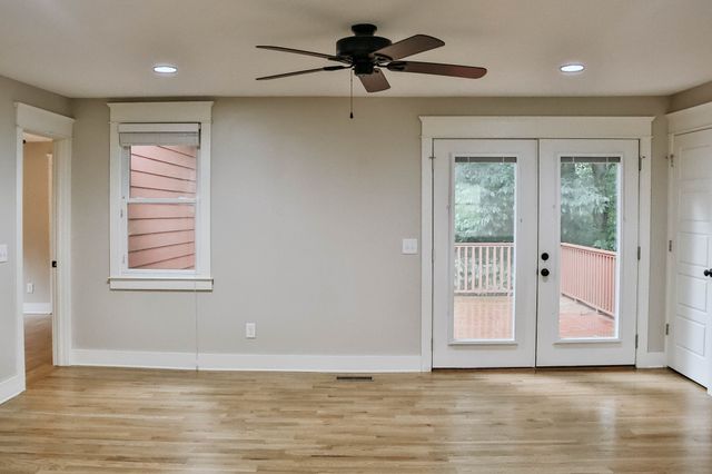 1660 Leatherwood Rd, White Bluff, TN 37187