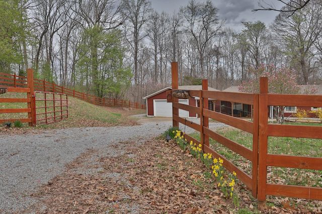 1660 Leatherwood Rd, White Bluff, TN 37187