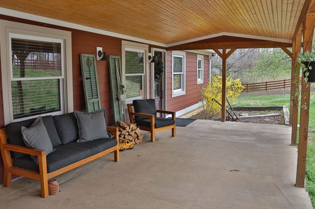 1660 Leatherwood Rd, White Bluff, TN 37187
