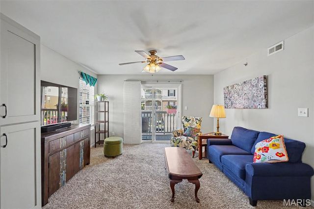 1121 Saravalle Drive, St Peters, MO 63376