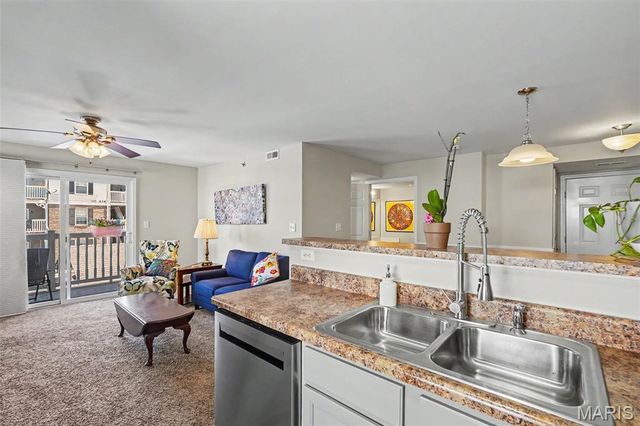 1121 Saravalle Drive, St Peters, MO 63376