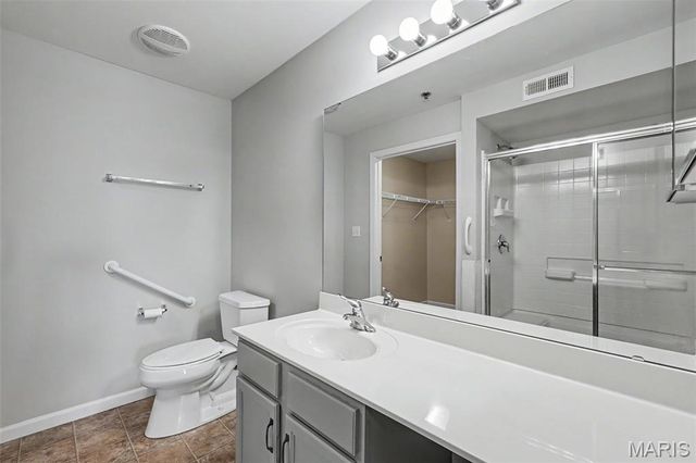 1121 Saravalle Drive, St Peters, MO 63376