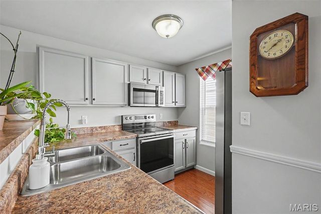 1121 Saravalle Drive, St Peters, MO 63376