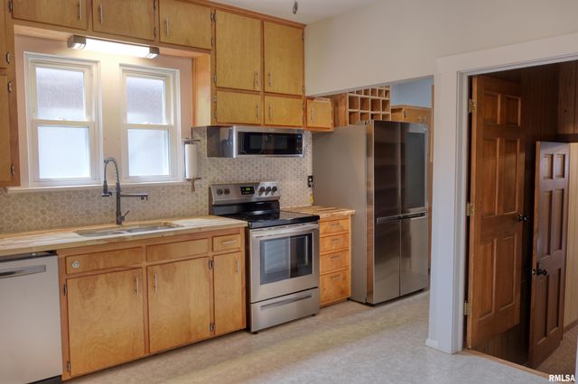 2036 SPRUCE Street, Murphysboro, IL 62966