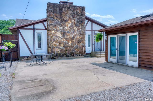 2036 SPRUCE Street, Murphysboro, IL 62966