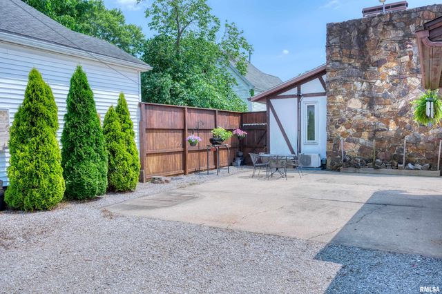 2036 SPRUCE Street, Murphysboro, IL 62966