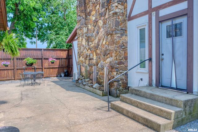 2036 SPRUCE Street, Murphysboro, IL 62966