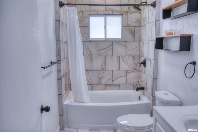 2036 SPRUCE Street, Murphysboro, IL 62966