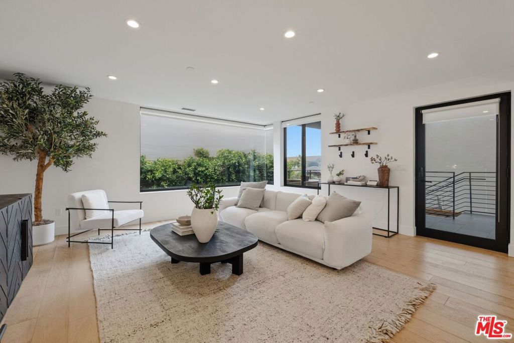 663 Vernon Avenue, Venice, CA 90291 — photo 3