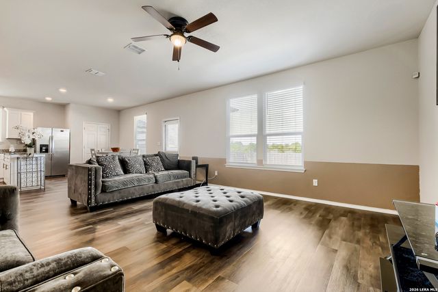 6907 Ashcat, Converse, TX 78109