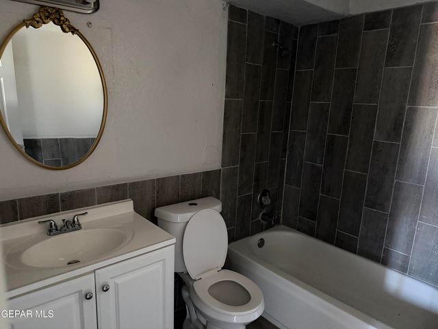 8507 ALAMEDA Avenue 8, El Paso, TX 79907