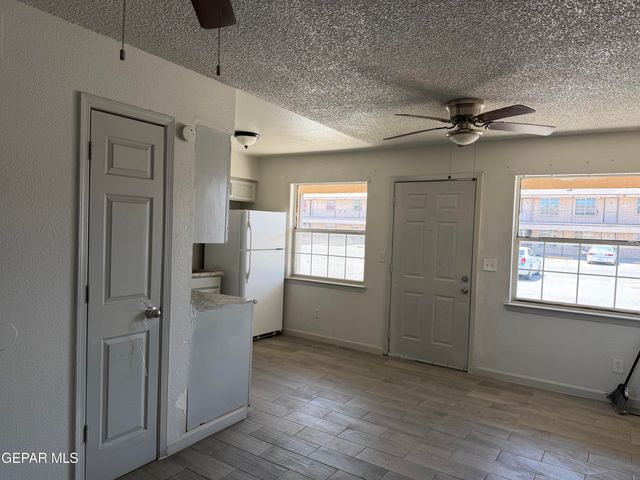 8507 ALAMEDA Avenue 8, El Paso, TX 79907