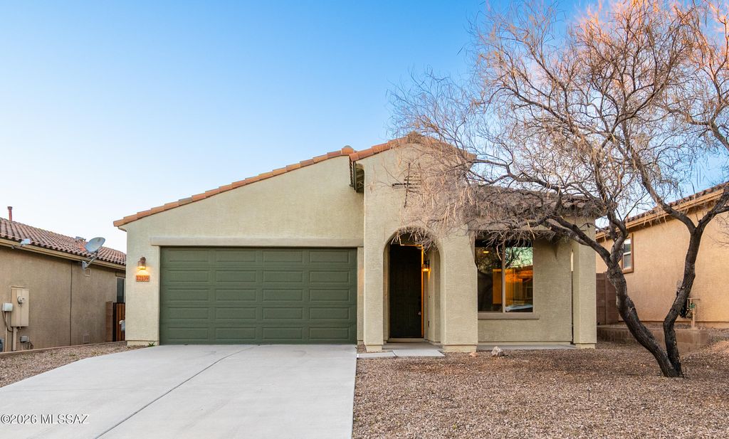 12159 N Golden Mirror Drive, Marana, AZ 85658