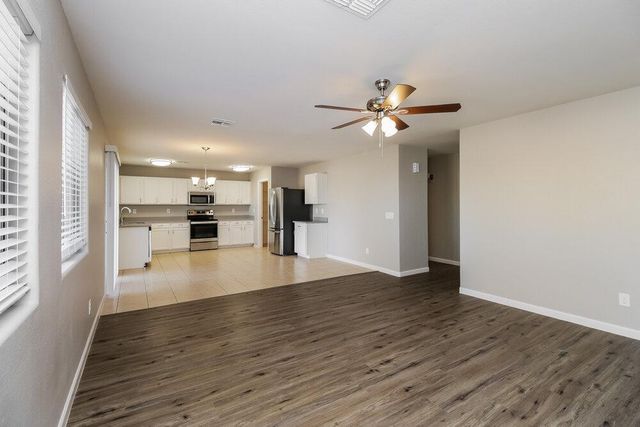 1836 E Silversmith Trail, San Tan Valley, AZ 85143