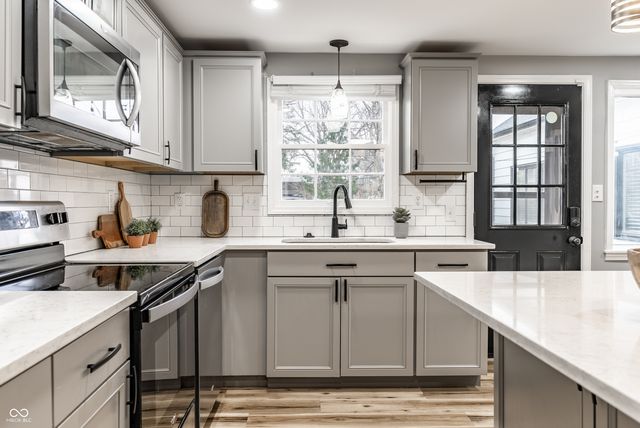 6329 Allisonville Road, Indianapolis, IN 46220