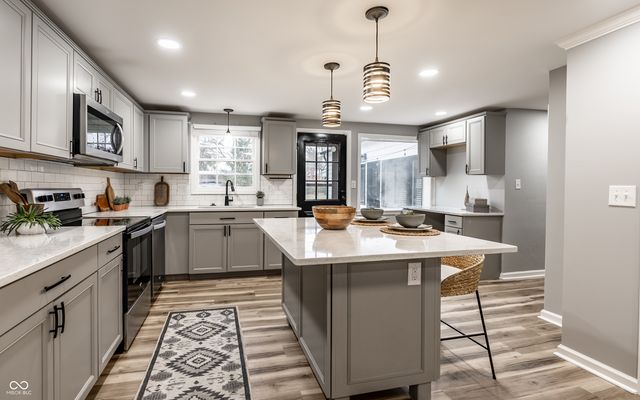 6329 Allisonville Road, Indianapolis, IN 46220