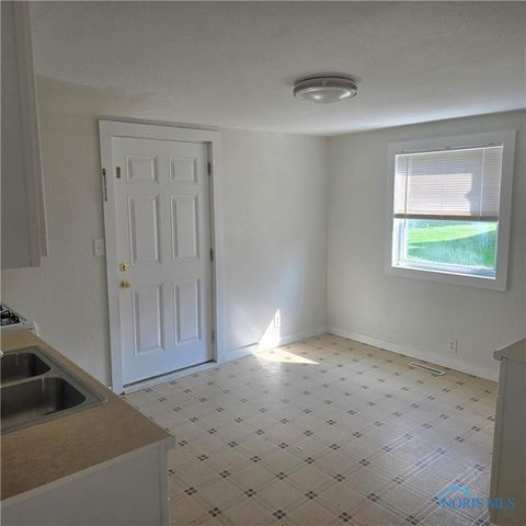 106 High Street, Liberty Center, OH 43532