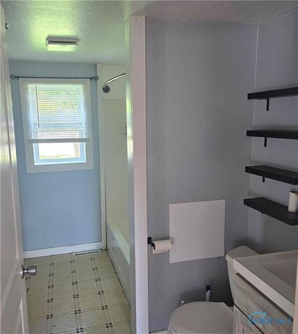 106 High Street, Liberty Center, OH 43532