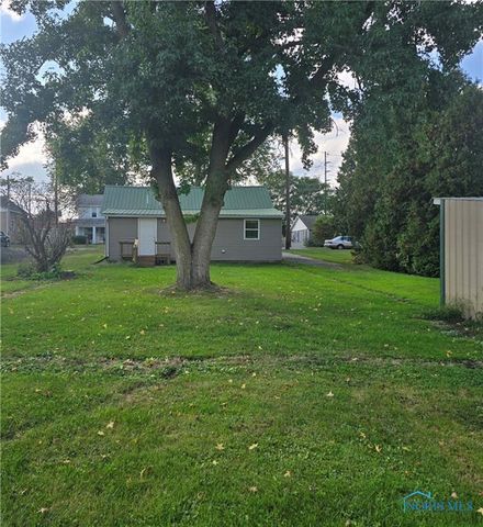 106 High Street, Liberty Center, OH 43532