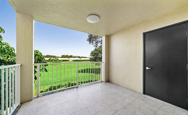 6300 La Costa Drive H, Boca Raton, FL 33433