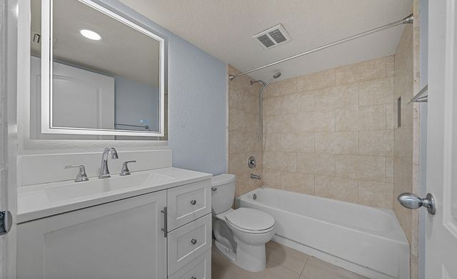 6300 La Costa Drive H, Boca Raton, FL 33433