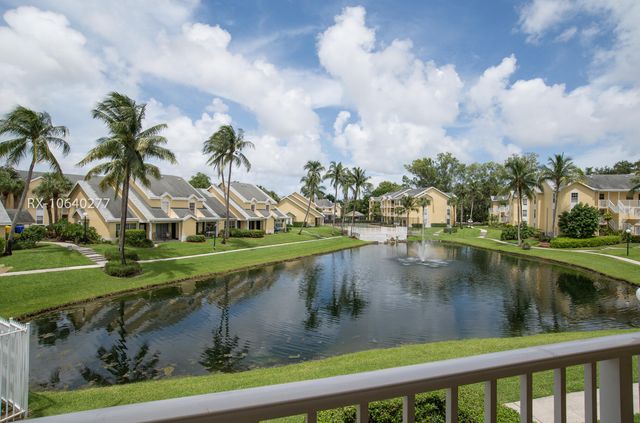 6300 La Costa Drive H, Boca Raton, FL 33433