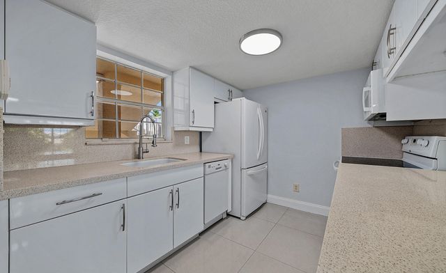 6300 La Costa Drive H, Boca Raton, FL 33433