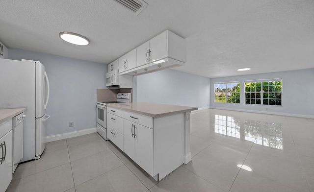 6300 La Costa Drive H, Boca Raton, FL 33433