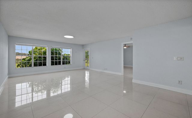 6300 La Costa Drive H, Boca Raton, FL 33433