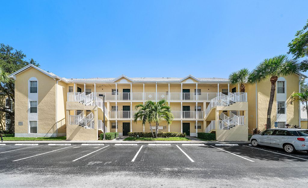6300 La Costa Drive H, Boca Raton, FL 33433