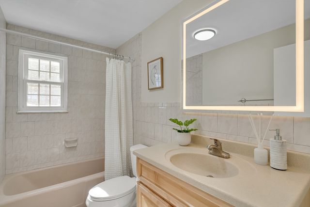 1 Drummer Rd A5, Acton, MA 01720