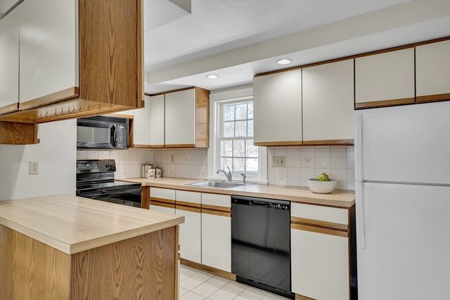 1 Drummer Rd A5, Acton, MA 01720