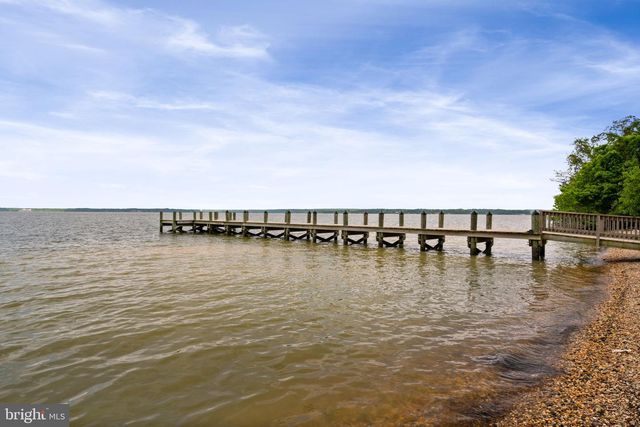 2416 GLOUSTER POINTE DR, Dumfries, VA 22026