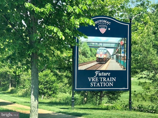 2416 GLOUSTER POINTE DR, Dumfries, VA 22026