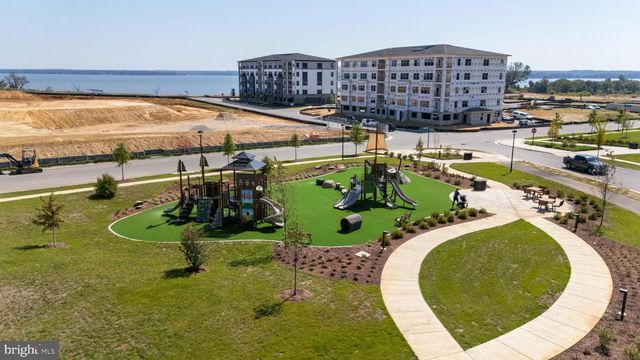 2416 GLOUSTER POINTE DR, Dumfries, VA 22026