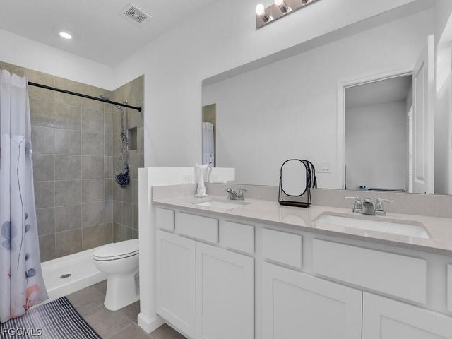 1477 Weeping Willow CT, Cape Coral, FL 33909