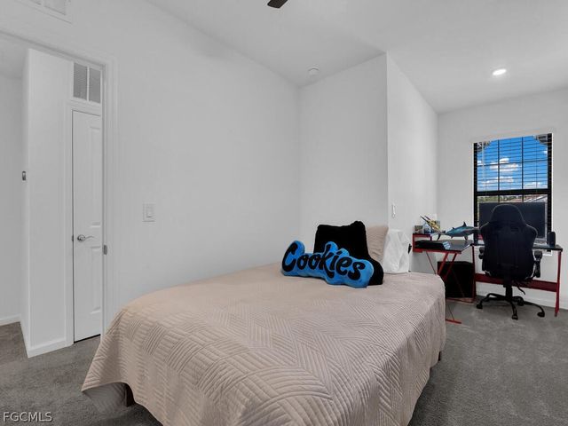 1477 Weeping Willow CT, Cape Coral, FL 33909