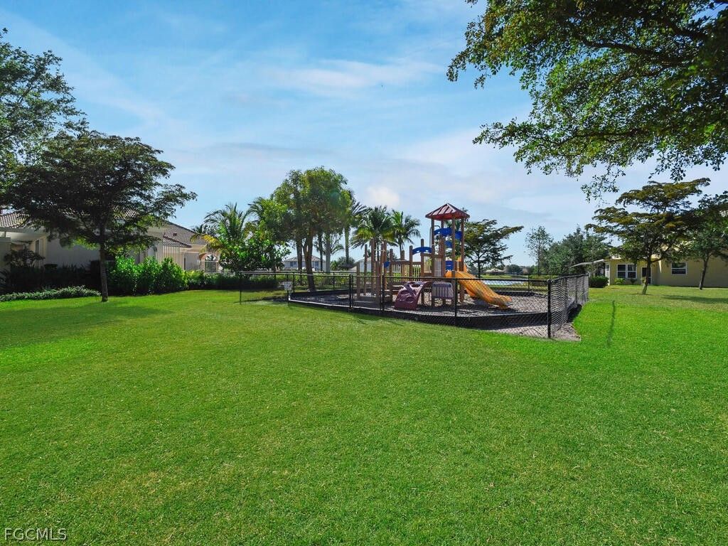 Image 19 of property listing at 1477 Weeping Willow CT, Cape Coral, FL 33909