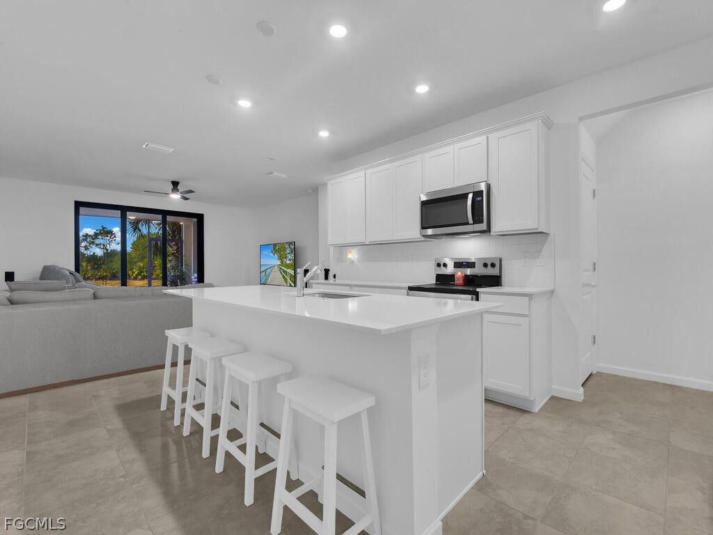 Image 3 of property listing at 1477 Weeping Willow CT, Cape Coral, FL 33909